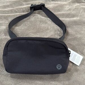 NWT Lululemon Everywhere Belt Bag Mini Ripstop, black